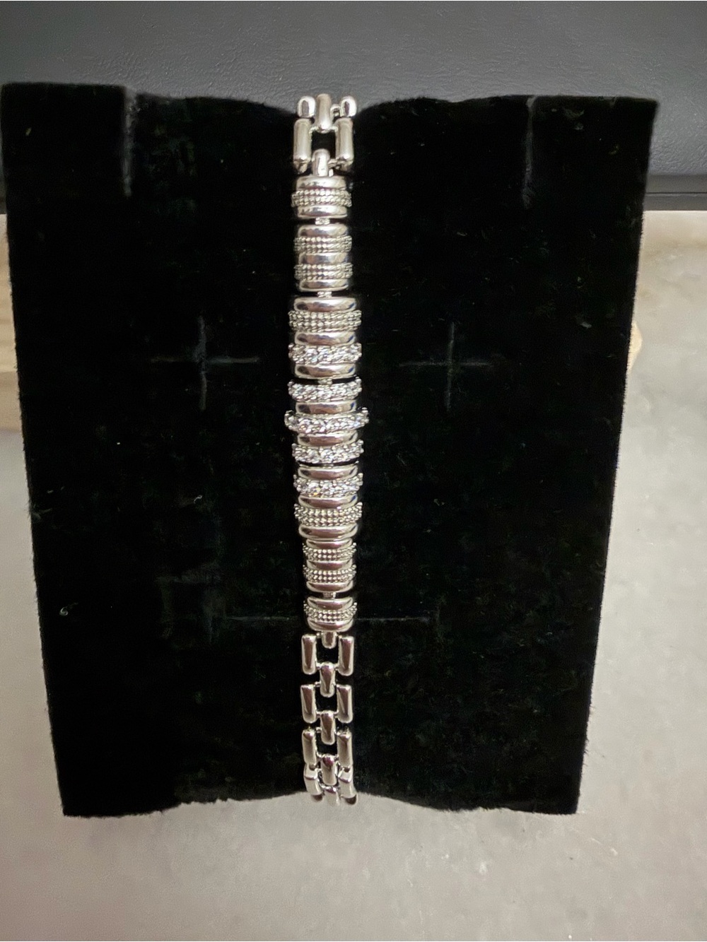 Elegant Silver-Tone Women's Bracelet with Textured Rings